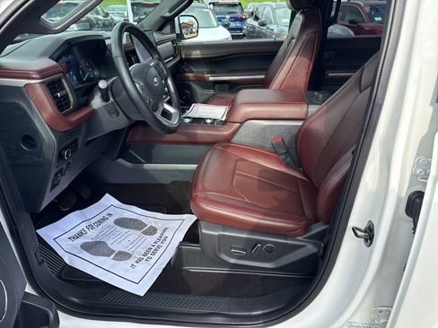 Used 2023 Ford Expedition Limited AWD/4WD image 8