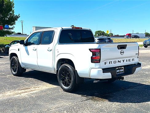 New 2026 Nissan Frontier SV w/ Tow Package AWD/4WD image 6