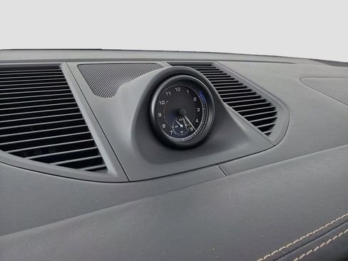Certified 2023 Porsche Macan AWD/4WD image 15