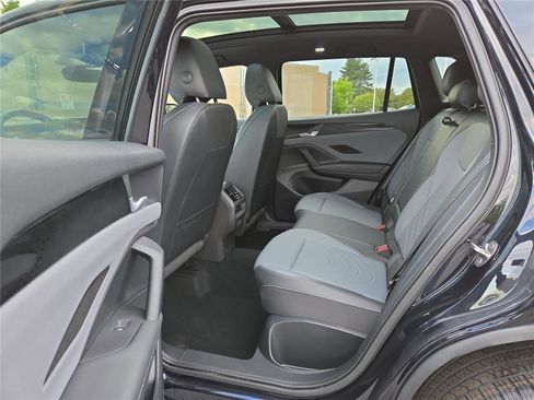 Certified 2025 Volkswagen Tiguan SE R-Line AWD/4WD image 21