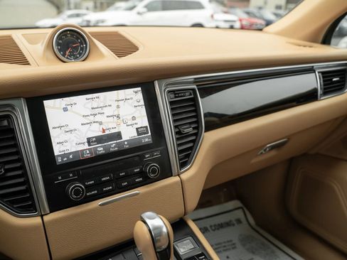 Used 2017 Porsche Macan image 24