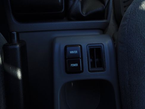 Used 2001 Isuzu Rodeo LS image 18