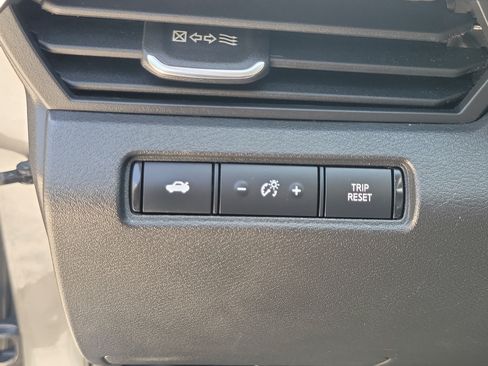 Used 2024 Nissan Altima 2.5 SV FWD image 25