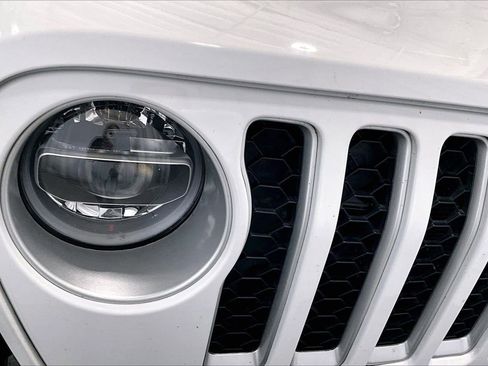 Used 2022 Jeep Wrangler Unlimited Sahara AWD/4WD image 12