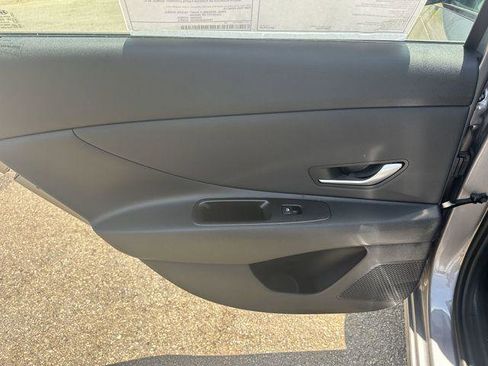 New 2025 Hyundai Elantra Limited image 21