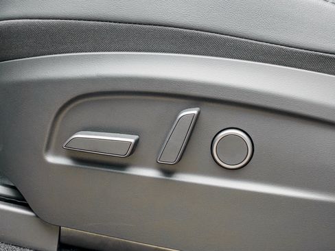 Used 2026 Tesla Model Y 2WD image 6