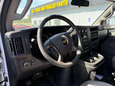 Used 2025 Chevrolet Express 2500 w/ Driver Convenience Package RWD image 4