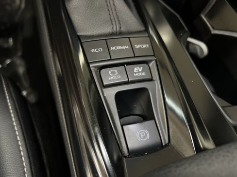 Used 2025 Toyota Camry SE FWD image 32