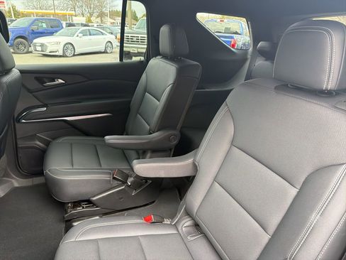 Used 2025 Chevrolet Traverse LT image 27