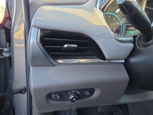 Used 2019 Chevrolet Traverse LT image 22