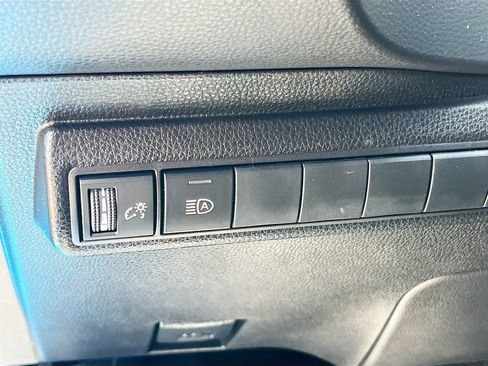 Used 2022 Toyota Corolla SE FWD image 10
