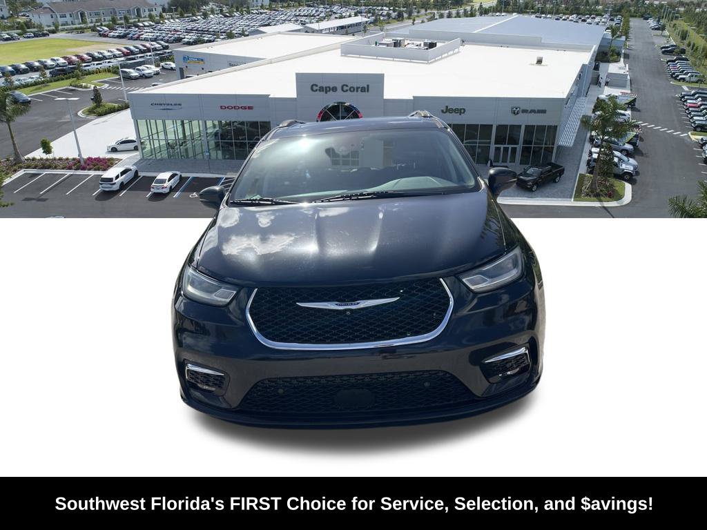 Used 2021 Chrysler Pacifica Touring-L w/ Premium & Safety Sphere Group FWD image 2