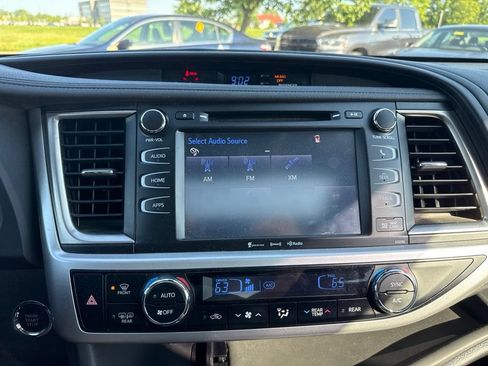 Used 2019 Toyota Highlander SE AWD/4WD image 24