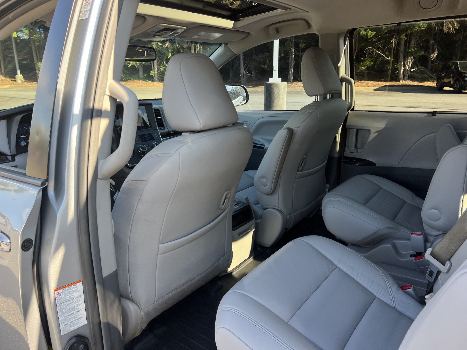 Used 2016 Toyota Sienna XLE w/ XLE Navigation Package FWD image 19