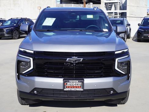 Used 2025 Chevrolet Suburban RST image 3