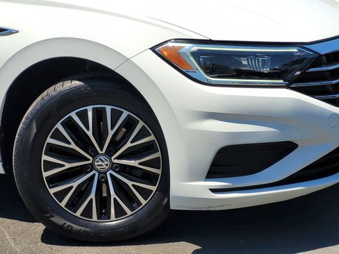 Used 2019 Volkswagen Jetta SEL w/ Cold Weather Package FWD image 5