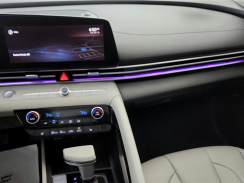 Used 2022 Hyundai Elantra Limited image 41