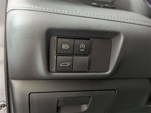 Used 2023 Toyota Highlander XLE image 14