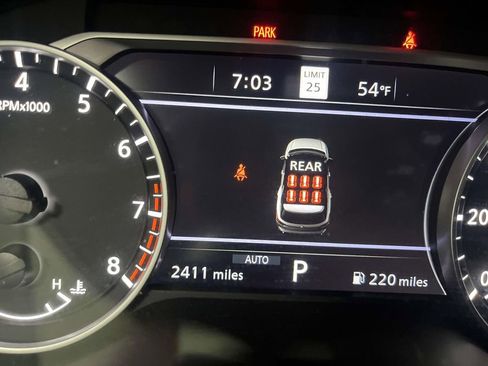 Used 2025 Nissan Pathfinder SL AWD/4WD image 26