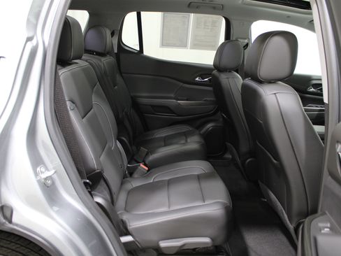 Used 2023 GMC Acadia SLT w/ Elevation Edition image 28