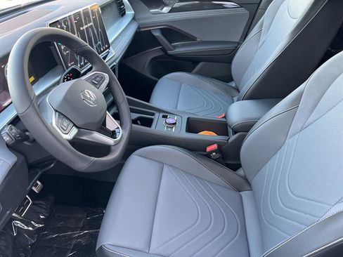 New 2026 Volkswagen Tiguan SE R-Line image 9