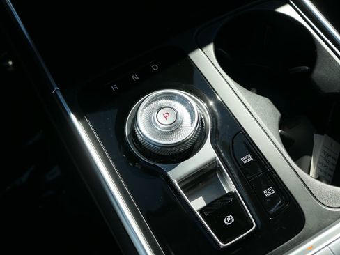 Used 2026 Kia Carnival EX image 22