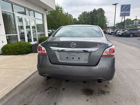 Used 2015 Nissan Altima 2.5 S w/ Power Driver Seat Package FWD image 4