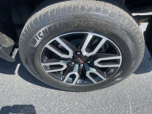 Certified 2023 GMC Sierra 1500 AT4 w/ AT4 Preferred Package AWD/4WD image 6