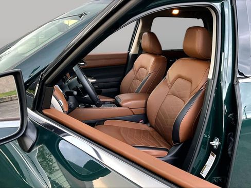 Certified 2025 Nissan Pathfinder Platinum w/ Cargo Package FWD image 8