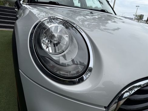 Used 2018 MINI Cooper 4-Door Hardtop FWD image 9