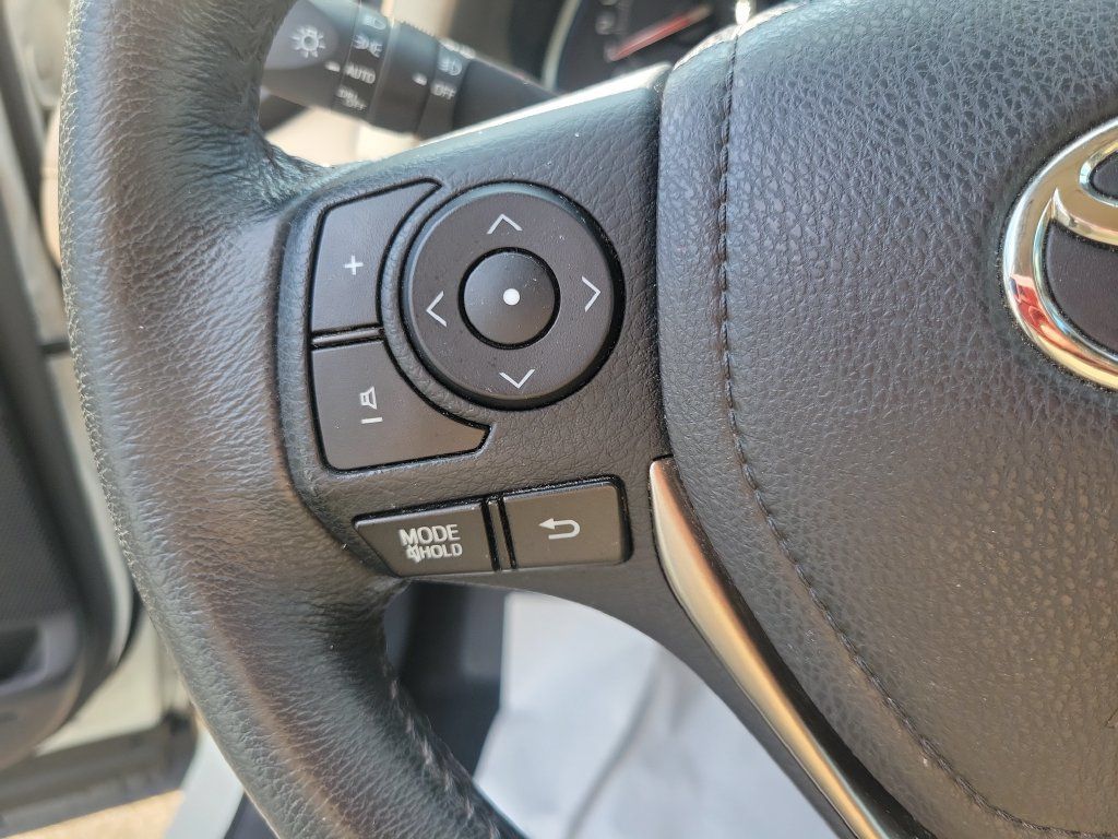 Used 2015 Toyota RAV4 Limited w/ Technology Package FWD image 27