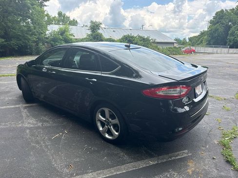 Used 2015 Ford Fusion SE w/ Equipment Group 201A FWD image 4