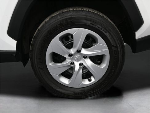 Used 2023 Toyota RAV4 LE image 10