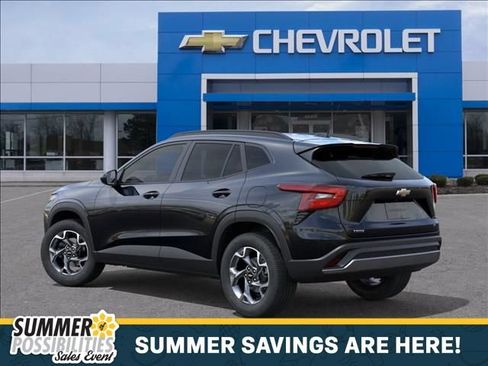 New 2026 Chevrolet Trax LT w/ Driver Confidence Package FWD image 3