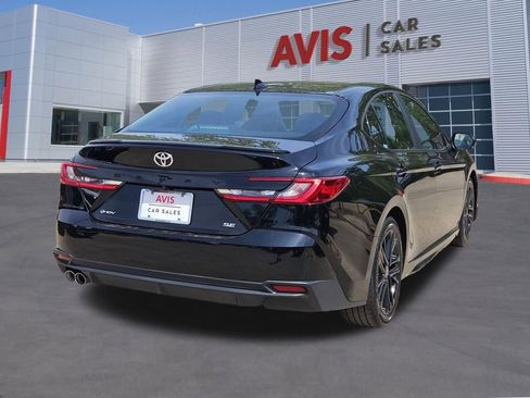 Used 2025 Toyota Camry SE image 6