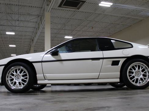 Used 1988 Pontiac Fiero GT image 28
