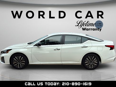Used 2025 Nissan Altima 2.5 SV FWD image 12