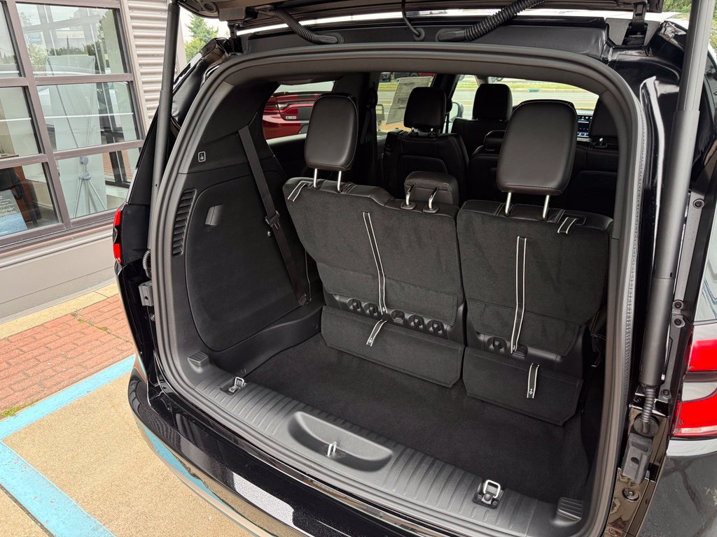 New 2027 Chrysler Pacifica Select FWD image 12
