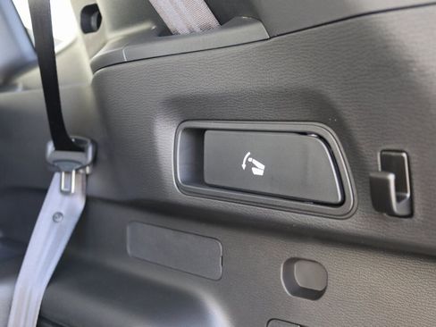 Used 2023 Mitsubishi Outlander SEL image 37