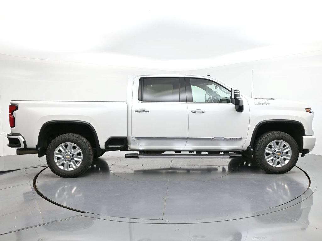 Used 2024 Chevrolet Silverado 3500 High Country w/ High Country Premium Package AWD/4WD image 6