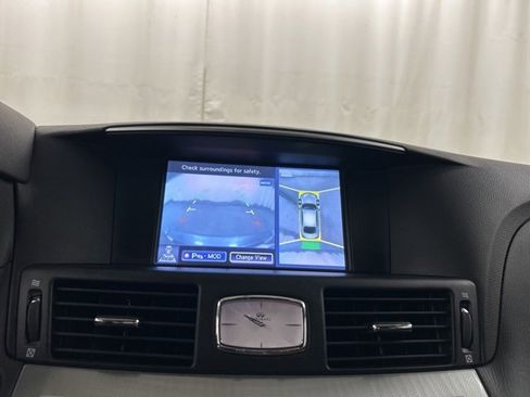 Used 2017 INFINITI Q70 L 3.7 image 16