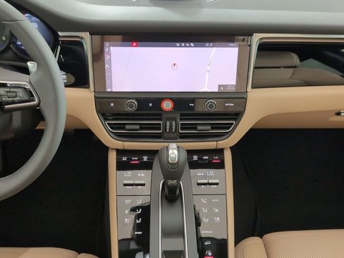 Used 2026 Porsche Macan image 25