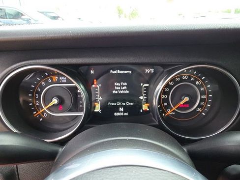 Used 2019 Jeep Wrangler Unlimited Sahara w/ Dual Top Group AWD/4WD image 17