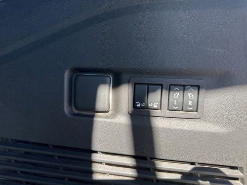 Used 2023 Chevrolet Suburban RST w/ Luxury Package image 32