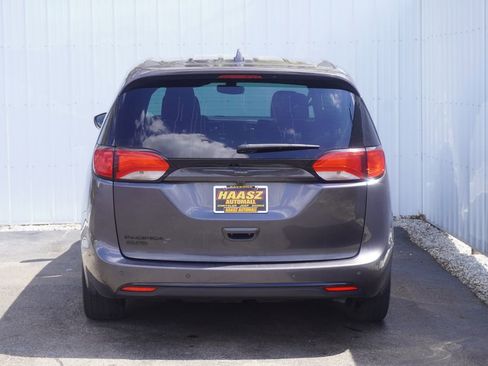 Used 2020 Chrysler Pacifica Touring w/ S Appearance Package FWD image 5