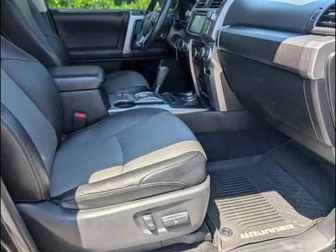 Used 2017 Toyota 4Runner SR5 Premium AWD/4WD image 18