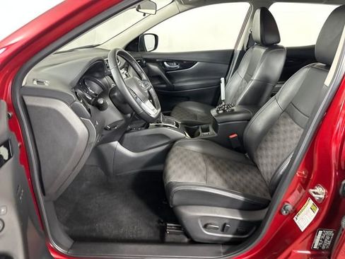 Used 2022 Nissan Rogue Sport SV w/ Technology Package image 11