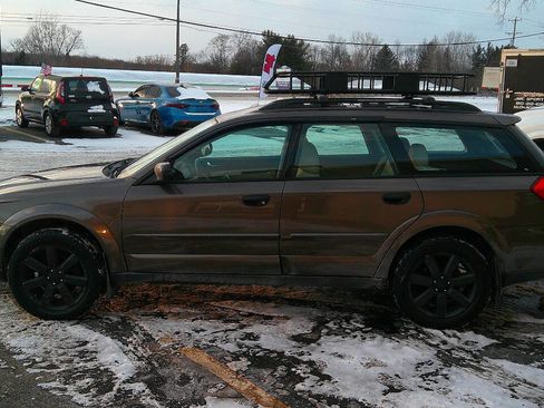Used 2009 Subaru Outback 2.5i Special Edition image 7