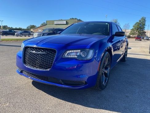 Used 2020 Chrysler 300 Touring w/ Sport Appearance Package image 1