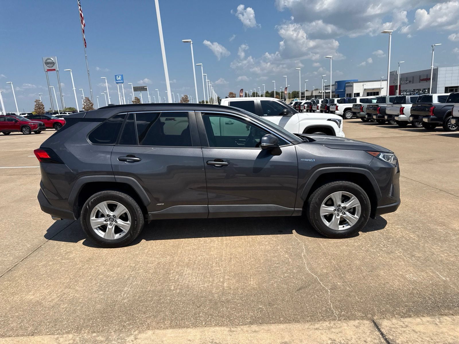 Used 2020 Toyota RAV4 XLE AWD/4WD image 7